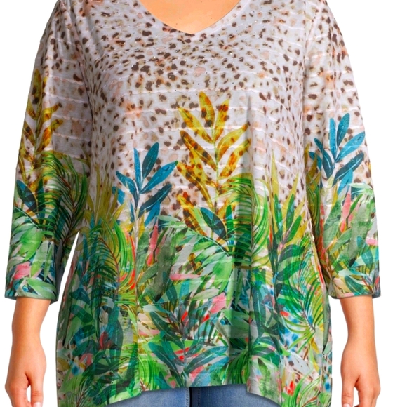 Time and Tru NWT Tunic Length 3/4 Sleeve V-Neck Sublimation Top 450 - Picture 7 of 10